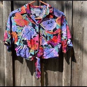 Atlast Studio: Vintage Floral Button Up Crop: M